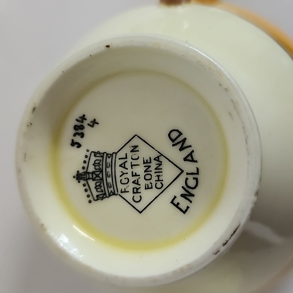 Royal Grafton Bone China Teacup and Saucer, collectible excellent condition - Picture 7 of 8